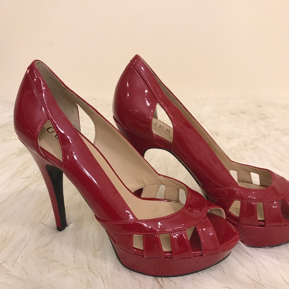 GUESS PEEKABOO PUMPS